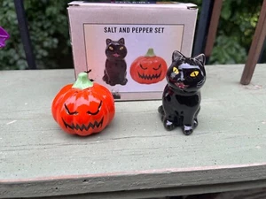 Halloween Black Cat Pumpkin Salt & Pepper Shakers Cracker Barrel Brand New Boxed - Picture 1 of 8