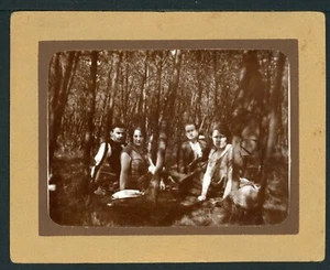 Photographie - Groupe de personnes en forêt (CP25770OK) - Picture 1 of 2