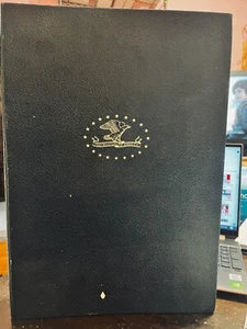OFFICIAL HISTORY OF THR US IN MINT STAMPS BINDER - Foto 1 di 5