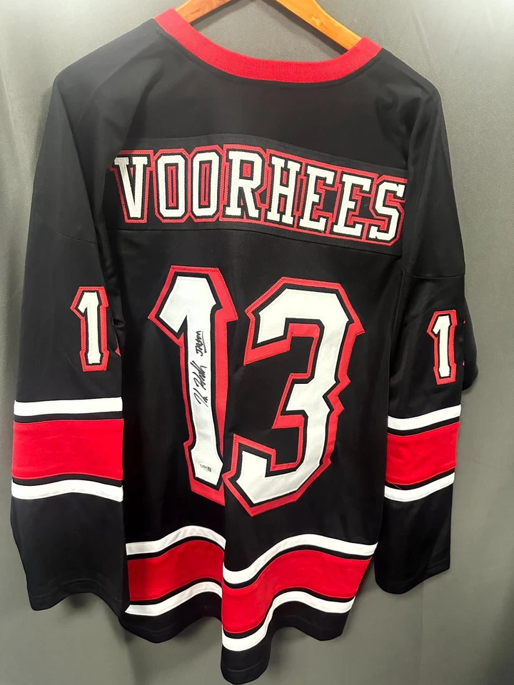 Camiseta deportiva de hockey firmada por Kane Hodder "Jason" Friday The 13th AUTO CERTIFICADO DE AUTENTICIDAD JSA talla XL Foto 1 de 1