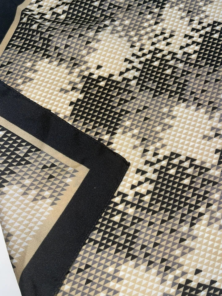 Pañuelo/cuello cuadrado de bolsillo negro neutro, dorado, gris y blanco geométrico 20" Foto 1 de 4