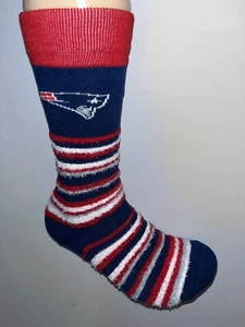 NEW ENGLAND PATRIOTS NFL FOOTBALL BLUE STRIPE WOMENS SOFT FUZZY CREW SOCKS Q - Picture 1 of 2