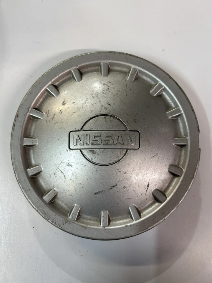91 92 93 94 95 96 97 98 99 Nissan 200SX NX Sentra 4031550Y00 Tapacubos central OEM Foto 1 de 3