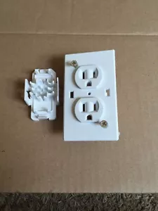 15 Amp 125 volt Quick Connect Dual Outlet Receptacle White Camper Trailer RV NOS - Foto 1 di 2