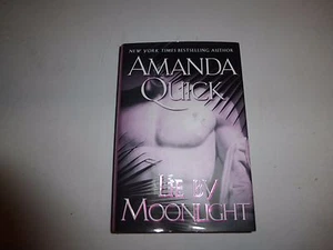 LIE BY MOONLIGHT BY AMANDA QUICK (VANZA SERIES) HBDJ, 2005, 1ST EDITION New 265 - Imagen 1 de 6