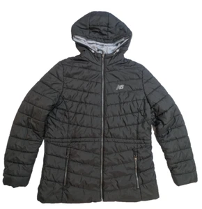 Chaqueta acolchada New Balance con capucha para mujer bolsillos forrados extra grandes  - Imagen 1 de 13