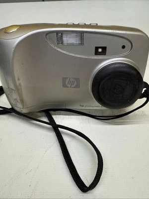 HP Photosmart 612 Digital Camera Silver - Image 1 of 4