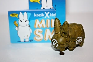 KIDROBOT HAPPY LABBIT GEBRATENES HÄHNCHEN GESCHRAUBT 2012 FRANK KOZIK DESIGNER KUNSTSPIELZEUG - Bild 1 von 3