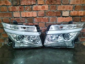 NISSAN ELGRAND E52 HEADLIGHTS 2010 2011 2012 2013 2014 HID Head Light Lamp PAIRS - Picture 1 of 17