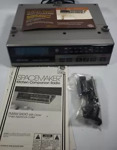 NIB Vintage GE "Spacemaker" KITCHEN CLOCK AM/FM RADIO UnderCabinet 7-4225 - Picture 1 of 11