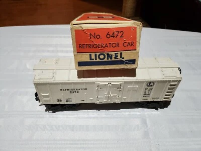 Lionel Postwar 6472 NON OPERATING REFRIGERATOR CAR W/ORIGINAL TATTERED BOX.  - Image 1 of 4