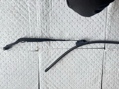 Brazo limpiaparabrisas izquierdo lado del conductor Toyota Prius V 14-17 OEM 8522147120 Foto 1 de 3