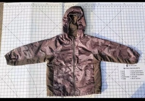 Old Navy Basic Issue Camo leichte Jungen Jacke mit Kapuze - Reißverschlüsse - Gr. Small (6-7) - Bild 1 von 8