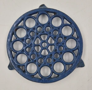 Soporte para olla trivet de hierro fundido esmaltado grafito azul blanco moteado patas redondas - Imagen 1 de 4