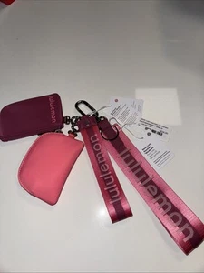 Lululemon Doppeletui Armband Sakura Pink/Mauve und Never Lost Schlüsselanhänger NEU - Bild 1 von 9