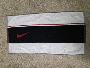 29" × 15,5" Nike Golf Performance Handtuch schwarz/weiß rot blau - Bild 1 von 4