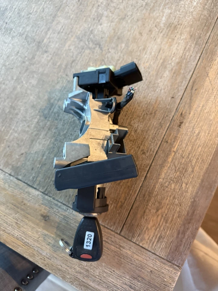 Bloqueo interruptor de encendido Dodge Nitro 2007-2011 con llave e inmovilizador OEM 05026071AR Foto 1 de 4