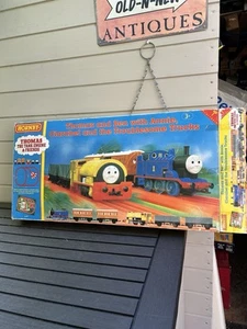Hornby Thomas & Ben Clockwork Wind up Train Set Annie Clarabel Troublesom Trucks - Picture 1 of 12