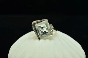 10k White Gold heart emerald cut white topaz solitaire ring band size 5.75 - Picture 1 of 6