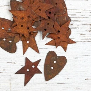 Menge 24 Primitive Rostige Zinn Stern und Herz Zinn Knöpfe 3/4" x 1" 12 von jedem - Bild 1 von 3
