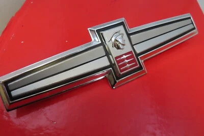 NOS OEM  1963 Mercury Meteor  and  S-33  sail panel roof logo emblem badge Foto 1 de 4