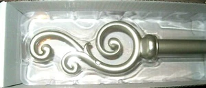 Style Selections Satin Nickel Schnörkel Einzel Gardinenstange Set 28-48" Neu im Karton - Bild 1 von 1