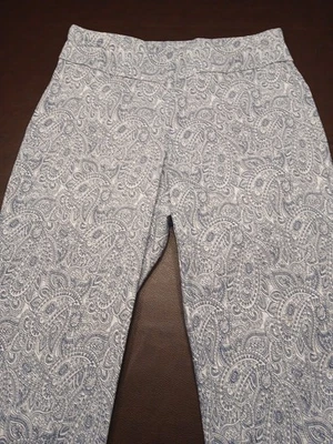 Womens Van Heusen Size 6 Stretch Extensible. Excellent Condition Paisley Print. - Image 1 of 4