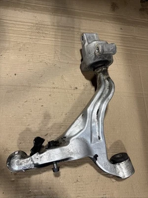Infiniti G37 G25 2008-2013 sedán AWD solo brazo de control inferior delantero derecho OEM Foto 1 de 4