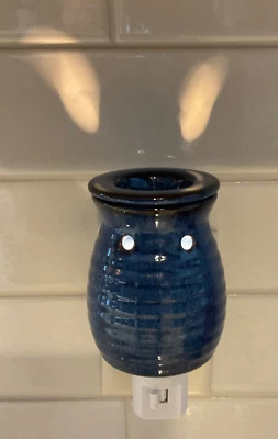 Cubo de cera perfumado Sonoma calentador calentador de salida en azul Foto 1 de 4