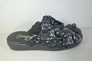 "CHANEL 36.5 Negro Piel de Cordero Camelia Arco "CC"" Planas Alpargatas Mulas Deslizantes NUEVO - Imagen 1 de 12