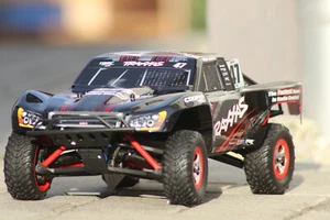 Traxxas 70054-8 schwarz Slash 4x4 Mike Jenkins 1:16 RTR SET AKKU + USB C NEU - Bild 1 von 14