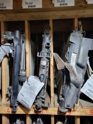 2006-2019 Toyota Yaris Radiator 65K Miles OEM - Imagem 1 de 3