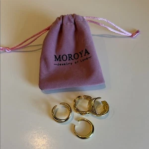 Quattro anelli donna placcati oro 14 carati misura 8. - Foto 1 di 3