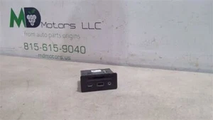 2018-2021 GMC TERRAIN REAR CENTER CONSOLE USB AUX ELECTRICAL PORT 84260149 - Picture 1 of 8