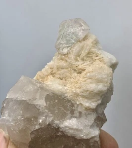 320 Carats Combine Specimen Of Fluorite With Quartz. - Picture 1 of 10