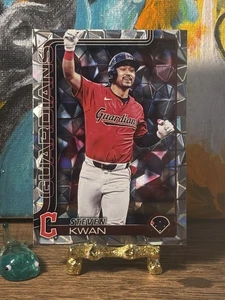 2025 Topps Series 2 - Steven Kwan #682 Diamante Foilboard - Picture 1 of 2