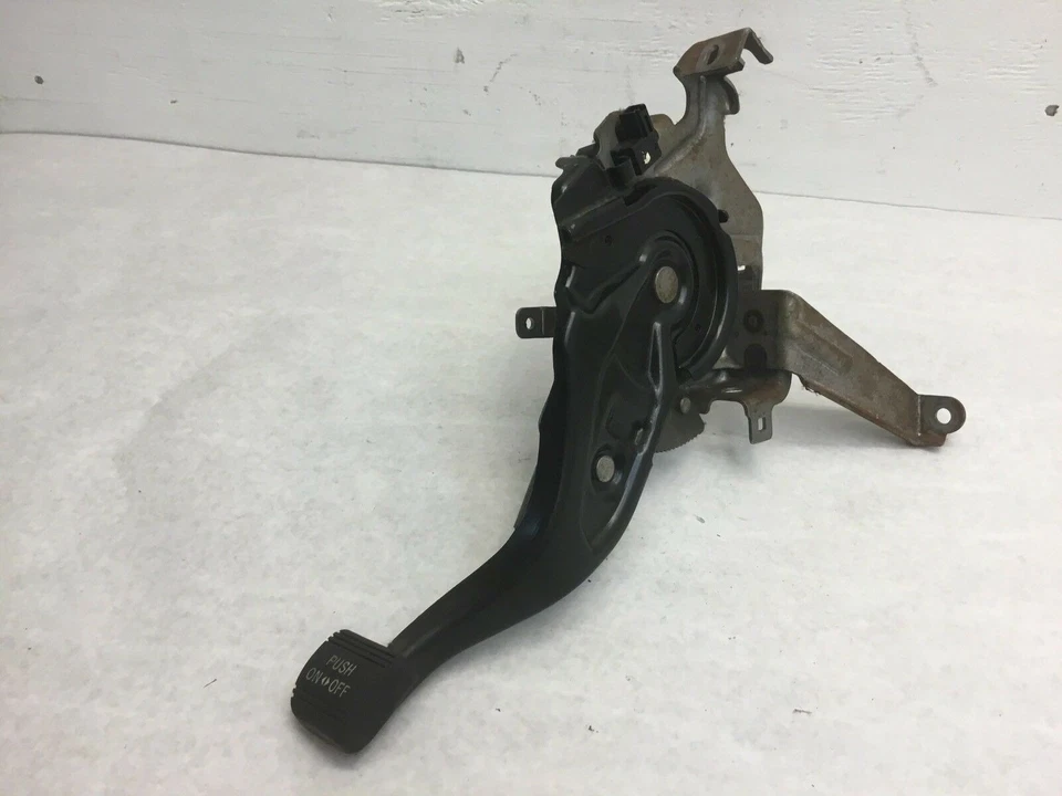 Pedal de freno de emergencia Mitsubishi Endeavor 2003 2004 2005 2006 2007 2008 09:O Foto 1 de 4