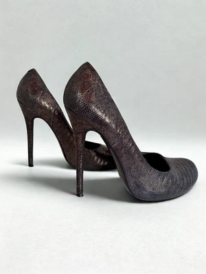 Zapatos de salón ALEXANDER McQUEEN de cuero negro metálico - Talla EU 39 Foto 1 de 4