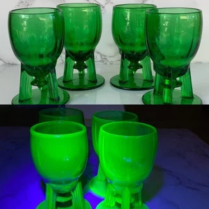 Neu Martinsville Gläser 4 Evergreen Moondrop Raketenschiff Uran Glow Art Deco - Bild 1 von 18