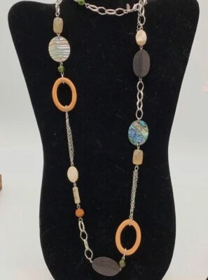 Collar Largo LIA SOPHIA MANTRA Madera Natural y Cuentas de Madreperla - 39" - 42" Foto 1 de 2