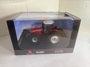 UNIVERSAL HOBBIES 1:32 SCALE MASSEY FERGUSON 8680 Model Dealer Box New UH2827 - Picture 1 of 10