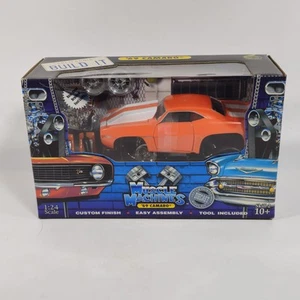 Vintage 2003 Muscle Machines Build It 69 Camaro orange 1:24 Bausatz NEU - Bild 1 von 3