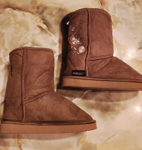 Muk Luks Girls Mid-Calf Boots-Brown W) Pink Flowers & Faux Fur Lining-Size 3*NEW - Picture 1 of 8