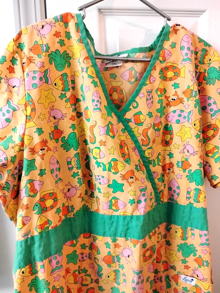 Liana 2 Pocket Tropical Fish Themed Scrub Top w Green Piping Size 3X - Image 1 of 1