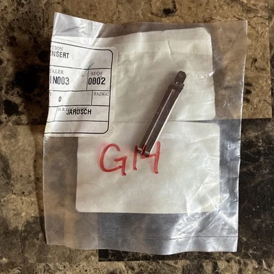 OEM NEW Key Blank Uncut Insert for 2013-2014 Kia Sorento Flip Key 81996-2P200 - Image 1 of 3