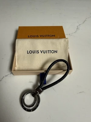 Chaveiro Louis Vuitton - Imagem 1 de 4