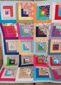 Handmade patchwork quilt/playmat /throw log cabin design - Picture 1 of 4