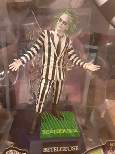 ¡NUEVO! Figura posada de 6 pulgadas McFarlane Toys Movie Maniacs Beetlejuice. - Imagen 1 de 7
