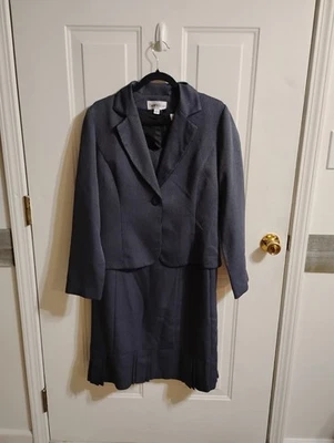 Women's Two-piece Dress Suit Brand Is Danny & Nicole  Navy Blue / White Size 12 - Image 1 of 4