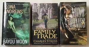Fantasy paperbacks Lot from 2000's - The Family Trade, Mind Games, Bayou Moon - Imagen 1 de 3